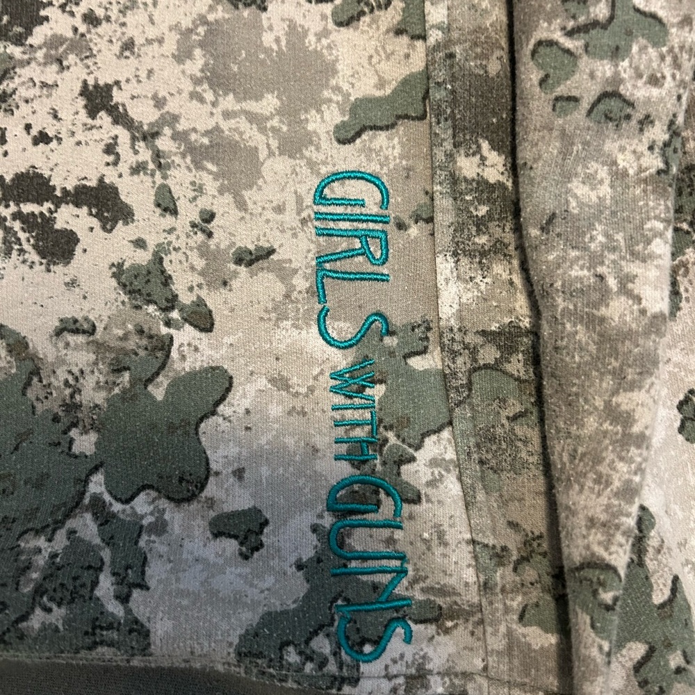 NWOT Girls with Guns Camo Hoodie Jacket Size Small. Women’s. - Picture 6 of 9